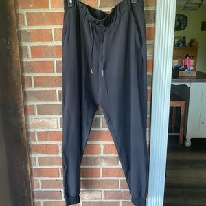 Lululemon women’s joggers